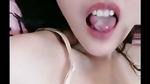Beautiful Eyes Chinese Girl Live Sex Creampie and Eats Creampie Off Her Pussy
