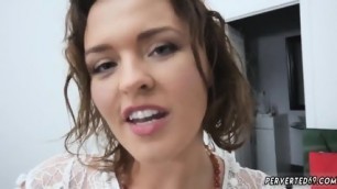 Milf Seduces Virgin Hd And Bathtub Young Krissy Lynn In The Sinful Stepmother