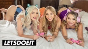 Sexy Babes Skye, Angel & Mia Lick & Finger Each Other To Crazy Orgasm - LETSDOEIT