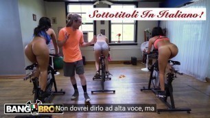 BANGBROS - Donna latina con il culo grosso che fa sesso con l'istruttore di fitness