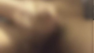 玉袋を触りながら巨大ペニスをしごく