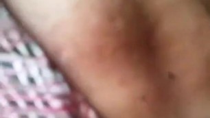 Turk turbanli karinin arabada agzina veriyor