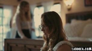 Lena decides that her wife Siri will be impregnated by Troy