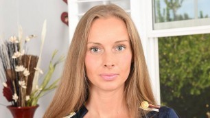 Solo girl, Kinuski Kakku is having an interview, in VR