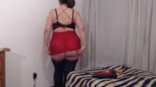 Big ass Milf plays with her pussy struts