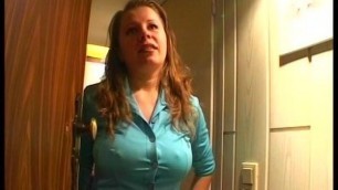 unbefriedigte hausfrau mit milch titten bumst fremd