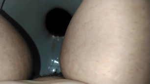 Women's secrets - What a woman sees in the toilet