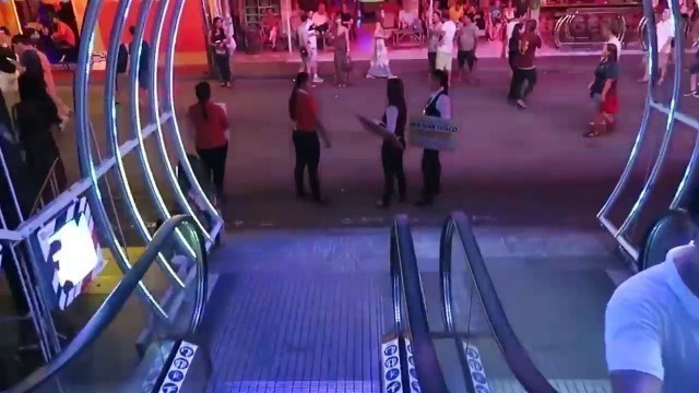 Asia Sex Tourist Picks Up Thai Hookers!
