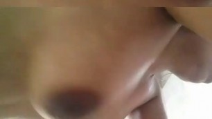 Ricas tetas rebotando y gime de placer