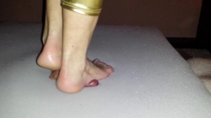 Barefoot cockcrush in gold leggings Porn Videos