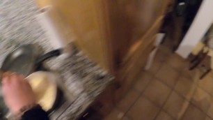 Lola Thief - SURPRISE BLOWJOB WITH CUMSHOT WHILE SHE'S COOKING Porn Videos